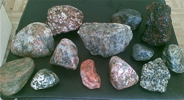 крупные камни
