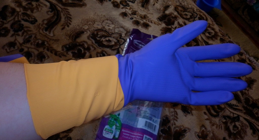 Резиновые перчатки